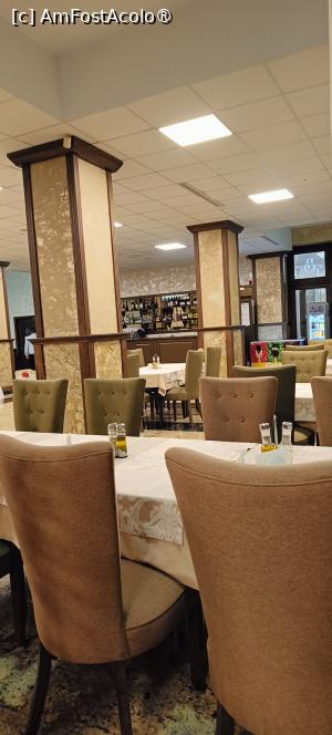[P26] Mobilier în restaurant. » foto by tata123 🔱
 - 
<span class="allrVoted glyphicon glyphicon-heart hidden" id="av1478092"></span>
<a class="m-l-10 hidden" id="sv1478092" onclick="voting_Foto_DelVot(,1478092,4108)" role="button">șterge vot <span class="glyphicon glyphicon-remove"></span></a>
<a id="v91478092" class=" c-red"  onclick="voting_Foto_SetVot(1478092)" role="button"><span class="glyphicon glyphicon-heart-empty"></span> <b>LIKE</b> = Votează poza</a> <img class="hidden"  id="f1478092W9" src="/imagini/loader.gif" border="0" /><span class="AjErrMes hidden" id="e1478092ErM"></span>