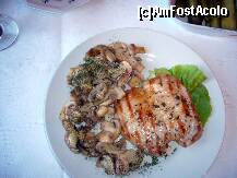 [P20] Pensiunea Popasul Haiducilor - restaurantul pensiunii, cotletul de porc cu ciuperci trase in unt » foto by magdalena
 - 
<span class="allrVoted glyphicon glyphicon-heart hidden" id="av270562"></span>
<a class="m-l-10 hidden" id="sv270562" onclick="voting_Foto_DelVot(,270562,4117)" role="button">șterge vot <span class="glyphicon glyphicon-remove"></span></a>
<a id="v9270562" class=" c-red"  onclick="voting_Foto_SetVot(270562)" role="button"><span class="glyphicon glyphicon-heart-empty"></span> <b>LIKE</b> = Votează poza</a> <img class="hidden"  id="f270562W9" src="/imagini/loader.gif" border="0" /><span class="AjErrMes hidden" id="e270562ErM"></span>