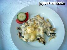 [P23] Pensiunea Popasul Haiducilor - restaurantul pensiunii, pieptul de pui cu ciuperci si cascaval » foto by magdalena
 - 
<span class="allrVoted glyphicon glyphicon-heart hidden" id="av270565"></span>
<a class="m-l-10 hidden" id="sv270565" onclick="voting_Foto_DelVot(,270565,4117)" role="button">șterge vot <span class="glyphicon glyphicon-remove"></span></a>
<a id="v9270565" class=" c-red"  onclick="voting_Foto_SetVot(270565)" role="button"><span class="glyphicon glyphicon-heart-empty"></span> <b>LIKE</b> = Votează poza</a> <img class="hidden"  id="f270565W9" src="/imagini/loader.gif" border="0" /><span class="AjErrMes hidden" id="e270565ErM"></span>