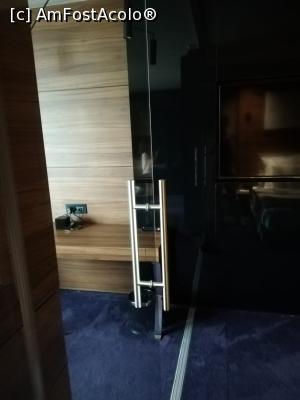 [P09] peretele din sticla care desparte apartamentul in doua » foto by ceasornicarul
 - 
<span class="allrVoted glyphicon glyphicon-heart hidden" id="av1372323"></span>
<a class="m-l-10 hidden" id="sv1372323" onclick="voting_Foto_DelVot(,1372323,4140)" role="button">șterge vot <span class="glyphicon glyphicon-remove"></span></a>
<a id="v91372323" class=" c-red"  onclick="voting_Foto_SetVot(1372323)" role="button"><span class="glyphicon glyphicon-heart-empty"></span> <b>LIKE</b> = Votează poza</a> <img class="hidden"  id="f1372323W9" src="/imagini/loader.gif" border="0" /><span class="AjErrMes hidden" id="e1372323ErM"></span>