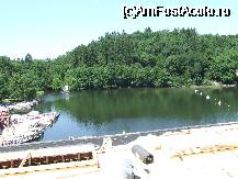 [P04] Sovata - lacul Ursu in intervalul orar cand nu era voie sa intri in apa » foto by danoradea
 - 
<span class="allrVoted glyphicon glyphicon-heart hidden" id="av33485"></span>
<a class="m-l-10 hidden" id="sv33485" onclick="voting_Foto_DelVot(,33485,4158)" role="button">șterge vot <span class="glyphicon glyphicon-remove"></span></a>
<a id="v933485" class=" c-red"  onclick="voting_Foto_SetVot(33485)" role="button"><span class="glyphicon glyphicon-heart-empty"></span> <b>LIKE</b> = Votează poza</a> <img class="hidden"  id="f33485W9" src="/imagini/loader.gif" border="0" /><span class="AjErrMes hidden" id="e33485ErM"></span>