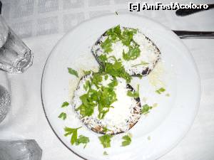 [P13] tot un aperitiv-vinete coapte, cu brinza rasa si frunze de patrunjel si... ascuns pe undeva uleiul de masline!  » foto by mihaiela
 - 
<span class="allrVoted glyphicon glyphicon-heart hidden" id="av544283"></span>
<a class="m-l-10 hidden" id="sv544283" onclick="voting_Foto_DelVot(,544283,4160)" role="button">șterge vot <span class="glyphicon glyphicon-remove"></span></a>
<a id="v9544283" class=" c-red"  onclick="voting_Foto_SetVot(544283)" role="button"><span class="glyphicon glyphicon-heart-empty"></span> <b>LIKE</b> = Votează poza</a> <img class="hidden"  id="f544283W9" src="/imagini/loader.gif" border="0" /><span class="AjErrMes hidden" id="e544283ErM"></span>