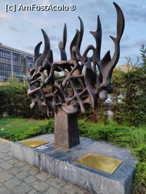 [P01] Monumentul ce comemorează deportarea evreilor - în apropierea portului » foto by crismis
 - 
<span class="allrVoted glyphicon glyphicon-heart hidden" id="av1417521"></span>
<a class="m-l-10 hidden" id="sv1417521" onclick="voting_Foto_DelVot(,1417521,4165)" role="button">șterge vot <span class="glyphicon glyphicon-remove"></span></a>
<a id="v91417521" class=" c-red"  onclick="voting_Foto_SetVot(1417521)" role="button"><span class="glyphicon glyphicon-heart-empty"></span> <b>LIKE</b> = Votează poza</a> <img class="hidden"  id="f1417521W9" src="/imagini/loader.gif" border="0" /><span class="AjErrMes hidden" id="e1417521ErM"></span>