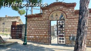 [P16] Intrarea la Mănăstirea Vlatadon » foto by Carmen Ion
 - 
<span class="allrVoted glyphicon glyphicon-heart hidden" id="av1380064"></span>
<a class="m-l-10 hidden" id="sv1380064" onclick="voting_Foto_DelVot(,1380064,4165)" role="button">șterge vot <span class="glyphicon glyphicon-remove"></span></a>
<a id="v91380064" class=" c-red"  onclick="voting_Foto_SetVot(1380064)" role="button"><span class="glyphicon glyphicon-heart-empty"></span> <b>LIKE</b> = Votează poza</a> <img class="hidden"  id="f1380064W9" src="/imagini/loader.gif" border="0" /><span class="AjErrMes hidden" id="e1380064ErM"></span>