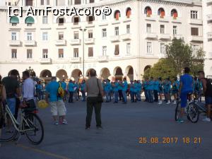 [P13] Reprezentanții Lovech, Bulgaria, spectacol în Piața Aristotel.  » foto by elviramvio
 - 
<span class="allrVoted glyphicon glyphicon-heart hidden" id="av906949"></span>
<a class="m-l-10 hidden" id="sv906949" onclick="voting_Foto_DelVot(,906949,4165)" role="button">șterge vot <span class="glyphicon glyphicon-remove"></span></a>
<a id="v9906949" class=" c-red"  onclick="voting_Foto_SetVot(906949)" role="button"><span class="glyphicon glyphicon-heart-empty"></span> <b>LIKE</b> = Votează poza</a> <img class="hidden"  id="f906949W9" src="/imagini/loader.gif" border="0" /><span class="AjErrMes hidden" id="e906949ErM"></span>