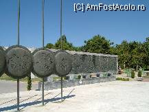 [P07] scuturile macedone » foto by Andc
 - 
<span class="allrVoted glyphicon glyphicon-heart hidden" id="av33627"></span>
<a class="m-l-10 hidden" id="sv33627" onclick="voting_Foto_DelVot(,33627,4165)" role="button">șterge vot <span class="glyphicon glyphicon-remove"></span></a>
<a id="v933627" class=" c-red"  onclick="voting_Foto_SetVot(33627)" role="button"><span class="glyphicon glyphicon-heart-empty"></span> <b>LIKE</b> = Votează poza</a> <img class="hidden"  id="f33627W9" src="/imagini/loader.gif" border="0" /><span class="AjErrMes hidden" id="e33627ErM"></span>