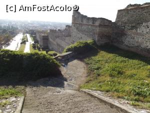 [P03] De-a lungul zidurilor de est ale Salonicului, o privire până jos, la mare » foto by irinad
 - 
<span class="allrVoted glyphicon glyphicon-heart hidden" id="av833161"></span>
<a class="m-l-10 hidden" id="sv833161" onclick="voting_Foto_DelVot(,833161,4165)" role="button">șterge vot <span class="glyphicon glyphicon-remove"></span></a>
<a id="v9833161" class=" c-red"  onclick="voting_Foto_SetVot(833161)" role="button"><span class="glyphicon glyphicon-heart-empty"></span> <b>LIKE</b> = Votează poza</a> <img class="hidden"  id="f833161W9" src="/imagini/loader.gif" border="0" /><span class="AjErrMes hidden" id="e833161ErM"></span>