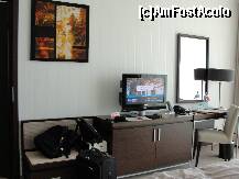 [P03] Biroul, mini-barul, TV-ul si ...bagajele noastre » foto by dananecula*
 - 
<span class="allrVoted glyphicon glyphicon-heart hidden" id="av121627"></span>
<a class="m-l-10 hidden" id="sv121627" onclick="voting_Foto_DelVot(,121627,4171)" role="button">șterge vot <span class="glyphicon glyphicon-remove"></span></a>
<a id="v9121627" class=" c-red"  onclick="voting_Foto_SetVot(121627)" role="button"><span class="glyphicon glyphicon-heart-empty"></span> <b>LIKE</b> = Votează poza</a> <img class="hidden"  id="f121627W9" src="/imagini/loader.gif" border="0" /><span class="AjErrMes hidden" id="e121627ErM"></span>