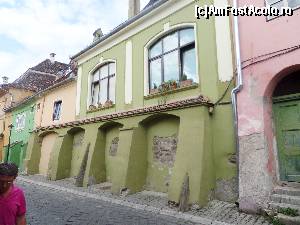 [P17] Casa cu contraforti si ferestre termopan de pe str. Morii » foto by kikiritzi
 - 
<span class="allrVoted glyphicon glyphicon-heart hidden" id="av656327"></span>
<a class="m-l-10 hidden" id="sv656327" onclick="voting_Foto_DelVot(,656327,4175)" role="button">șterge vot <span class="glyphicon glyphicon-remove"></span></a>
<a id="v9656327" class=" c-red"  onclick="voting_Foto_SetVot(656327)" role="button"><span class="glyphicon glyphicon-heart-empty"></span> <b>LIKE</b> = Votează poza</a> <img class="hidden"  id="f656327W9" src="/imagini/loader.gif" border="0" /><span class="AjErrMes hidden" id="e656327ErM"></span>