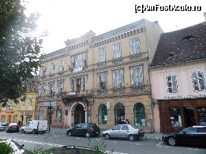 [P08] Casa lui Antonius Polner, numita si Casa Orend, ulterior Stadthaus, pe str. H. Oberth, peste drum de retaurant Perla.  » foto by kikiritzi
 - 
<span class="allrVoted glyphicon glyphicon-heart hidden" id="av656301"></span>
<a class="m-l-10 hidden" id="sv656301" onclick="voting_Foto_DelVot(,656301,4175)" role="button">șterge vot <span class="glyphicon glyphicon-remove"></span></a>
<a id="v9656301" class=" c-red"  onclick="voting_Foto_SetVot(656301)" role="button"><span class="glyphicon glyphicon-heart-empty"></span> <b>LIKE</b> = Votează poza</a> <img class="hidden"  id="f656301W9" src="/imagini/loader.gif" border="0" /><span class="AjErrMes hidden" id="e656301ErM"></span>