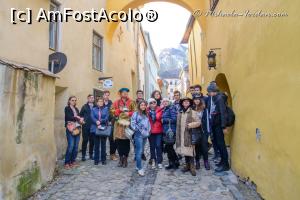 [P08] Toboșarul cetății Sighișoara împreună cu un grup de turiști » foto by micamiha
 - 
<span class="allrVoted glyphicon glyphicon-heart hidden" id="av1154011"></span>
<a class="m-l-10 hidden" id="sv1154011" onclick="voting_Foto_DelVot(,1154011,4175)" role="button">șterge vot <span class="glyphicon glyphicon-remove"></span></a>
<a id="v91154011" class=" c-red"  onclick="voting_Foto_SetVot(1154011)" role="button"><span class="glyphicon glyphicon-heart-empty"></span> <b>LIKE</b> = Votează poza</a> <img class="hidden"  id="f1154011W9" src="/imagini/loader.gif" border="0" /><span class="AjErrMes hidden" id="e1154011ErM"></span>