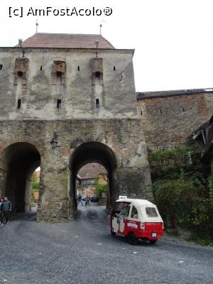 [P01] Pornim la drum trecând prin Turnul Croitorilor - Cetatea Sighișoara.  » foto by tata123 🔱
 - 
<span class="allrVoted glyphicon glyphicon-heart hidden" id="av1027879"></span>
<a class="m-l-10 hidden" id="sv1027879" onclick="voting_Foto_DelVot(,1027879,4175)" role="button">șterge vot <span class="glyphicon glyphicon-remove"></span></a>
<a id="v91027879" class=" c-red"  onclick="voting_Foto_SetVot(1027879)" role="button"><span class="glyphicon glyphicon-heart-empty"></span> <b>LIKE</b> = Votează poza</a> <img class="hidden"  id="f1027879W9" src="/imagini/loader.gif" border="0" /><span class="AjErrMes hidden" id="e1027879ErM"></span>