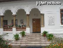 [P12] Manastirea Varatec - O asezare de maicute harnice si iscusite - intrarea in muzeul manastirii » foto by valimi
 - 
<span class="allrVoted glyphicon glyphicon-heart hidden" id="av154653"></span>
<a class="m-l-10 hidden" id="sv154653" onclick="voting_Foto_DelVot(,154653,4183)" role="button">șterge vot <span class="glyphicon glyphicon-remove"></span></a>
<a id="v9154653" class=" c-red"  onclick="voting_Foto_SetVot(154653)" role="button"><span class="glyphicon glyphicon-heart-empty"></span> <b>LIKE</b> = Votează poza</a> <img class="hidden"  id="f154653W9" src="/imagini/loader.gif" border="0" /><span class="AjErrMes hidden" id="e154653ErM"></span>