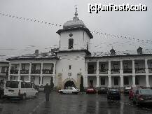 [P04] Manastirea Varatec - O asezare de maicute harnice si iscusite - parcarea si intrarea in manastire » foto by valimi
 - 
<span class="allrVoted glyphicon glyphicon-heart hidden" id="av154645"></span>
<a class="m-l-10 hidden" id="sv154645" onclick="voting_Foto_DelVot(,154645,4183)" role="button">șterge vot <span class="glyphicon glyphicon-remove"></span></a>
<a id="v9154645" class=" c-red"  onclick="voting_Foto_SetVot(154645)" role="button"><span class="glyphicon glyphicon-heart-empty"></span> <b>LIKE</b> = Votează poza</a> <img class="hidden"  id="f154645W9" src="/imagini/loader.gif" border="0" /><span class="AjErrMes hidden" id="e154645ErM"></span>