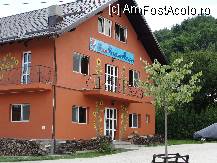 [P01] Intr-adevar aici este pancara cu ,,Pensunea Floarea'' iar pe pliant apare scris complex vilele Floarea *** 
Probabil ca ulterior, dupa ce a construit si celelalte vile cu nume de floare, a schimbat denumirea din pensiune in hotel » foto by dananecula
 - 
<span class="allrVoted glyphicon glyphicon-heart hidden" id="av241140"></span>
<a class="m-l-10 hidden" id="sv241140" onclick="voting_Foto_DelVot(,241140,4184)" role="button">șterge vot <span class="glyphicon glyphicon-remove"></span></a>
<a id="v9241140" class=" c-red"  onclick="voting_Foto_SetVot(241140)" role="button"><span class="glyphicon glyphicon-heart-empty"></span> <b>LIKE</b> = Votează poza</a> <img class="hidden"  id="f241140W9" src="/imagini/loader.gif" border="0" /><span class="AjErrMes hidden" id="e241140ErM"></span>