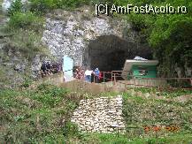 [P09] Intrare in pestera Dambovicioarei » foto by mcosmin
 - 
<span class="allrVoted glyphicon glyphicon-heart hidden" id="av34315"></span>
<a class="m-l-10 hidden" id="sv34315" onclick="voting_Foto_DelVot(,34315,4190)" role="button">șterge vot <span class="glyphicon glyphicon-remove"></span></a>
<a id="v934315" class=" c-red"  onclick="voting_Foto_SetVot(34315)" role="button"><span class="glyphicon glyphicon-heart-empty"></span> <b>LIKE</b> = Votează poza</a> <img class="hidden"  id="f34315W9" src="/imagini/loader.gif" border="0" /><span class="AjErrMes hidden" id="e34315ErM"></span>