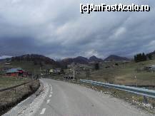 [P42] Intrăm în Ciocanu. Încă avem parte de asfalt bun.  » foto by abancor
 - 
<span class="allrVoted glyphicon glyphicon-heart hidden" id="av423654"></span>
<a class="m-l-10 hidden" id="sv423654" onclick="voting_Foto_DelVot(,423654,4190)" role="button">șterge vot <span class="glyphicon glyphicon-remove"></span></a>
<a id="v9423654" class=" c-red"  onclick="voting_Foto_SetVot(423654)" role="button"><span class="glyphicon glyphicon-heart-empty"></span> <b>LIKE</b> = Votează poza</a> <img class="hidden"  id="f423654W9" src="/imagini/loader.gif" border="0" /><span class="AjErrMes hidden" id="e423654ErM"></span>