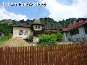 [P01] Gospodărie în Podu Dâmboviței. » foto by tata123 🔱
 - 
<span class="allrVoted glyphicon glyphicon-heart hidden" id="av1313557"></span>
<a class="m-l-10 hidden" id="sv1313557" onclick="voting_Foto_DelVot(,1313557,4190)" role="button">șterge vot <span class="glyphicon glyphicon-remove"></span></a>
<a id="v91313557" class=" c-red"  onclick="voting_Foto_SetVot(1313557)" role="button"><span class="glyphicon glyphicon-heart-empty"></span> <b>LIKE</b> = Votează poza</a> <img class="hidden"  id="f1313557W9" src="/imagini/loader.gif" border="0" /><span class="AjErrMes hidden" id="e1313557ErM"></span>