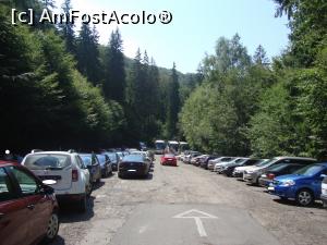 [P13] Așa cum am mai spus, parcarea din apropierea lacului era deja plină. Nu-i nimic, și mașina noastră a stat bine pe marginea drumului, în umbra deasă a pădurii.  » foto by Floryn81
 - 
<span class="allrVoted glyphicon glyphicon-heart hidden" id="av799991"></span>
<a class="m-l-10 hidden" id="sv799991" onclick="voting_Foto_DelVot(,799991,4197)" role="button">șterge vot <span class="glyphicon glyphicon-remove"></span></a>
<a id="v9799991" class=" c-red"  onclick="voting_Foto_SetVot(799991)" role="button"><span class="glyphicon glyphicon-heart-empty"></span> <b>LIKE</b> = Votează poza</a> <img class="hidden"  id="f799991W9" src="/imagini/loader.gif" border="0" /><span class="AjErrMes hidden" id="e799991ErM"></span>
