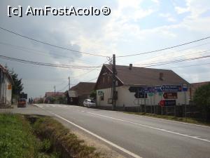 [P03] Să refacem cronologic plimbarea din ziua respectivă! În localitatea Bixad există această intersecție spre lacul Sfânta Ana. Indicatorul ne spune că de aici mai trebuie parcurși 17 kilometri.  » foto by Floryn81
 - 
<span class="allrVoted glyphicon glyphicon-heart hidden" id="av799965"></span>
<a class="m-l-10 hidden" id="sv799965" onclick="voting_Foto_DelVot(,799965,4197)" role="button">șterge vot <span class="glyphicon glyphicon-remove"></span></a>
<a id="v9799965" class=" c-red"  onclick="voting_Foto_SetVot(799965)" role="button"><span class="glyphicon glyphicon-heart-empty"></span> <b>LIKE</b> = Votează poza</a> <img class="hidden"  id="f799965W9" src="/imagini/loader.gif" border="0" /><span class="AjErrMes hidden" id="e799965ErM"></span>