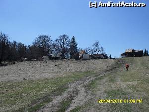 [P31] spre mlastina cu muschi (Tinovul Mohos) -aici se vede ce am lasat in urma, parcarea de langa camping.  » foto by adryana
 - 
<span class="allrVoted glyphicon glyphicon-heart hidden" id="av612659"></span>
<a class="m-l-10 hidden" id="sv612659" onclick="voting_Foto_DelVot(,612659,4197)" role="button">șterge vot <span class="glyphicon glyphicon-remove"></span></a>
<a id="v9612659" class=" c-red"  onclick="voting_Foto_SetVot(612659)" role="button"><span class="glyphicon glyphicon-heart-empty"></span> <b>LIKE</b> = Votează poza</a> <img class="hidden"  id="f612659W9" src="/imagini/loader.gif" border="0" /><span class="AjErrMes hidden" id="e612659ErM"></span>