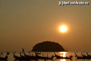 [P01] apus de soare in kata beach » foto by andreea72
 - 
<span class="allrVoted glyphicon glyphicon-heart hidden" id="av569059"></span>
<a class="m-l-10 hidden" id="sv569059" onclick="voting_Foto_DelVot(,569059,4203)" role="button">șterge vot <span class="glyphicon glyphicon-remove"></span></a>
<a id="v9569059" class=" c-red"  onclick="voting_Foto_SetVot(569059)" role="button"><span class="glyphicon glyphicon-heart-empty"></span> <b>LIKE</b> = Votează poza</a> <img class="hidden"  id="f569059W9" src="/imagini/loader.gif" border="0" /><span class="AjErrMes hidden" id="e569059ErM"></span>