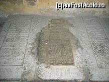 [P14] Biserica Domneasca- morminte ale Bratienilor » foto by magdalena
 - 
<span class="allrVoted glyphicon glyphicon-heart hidden" id="av66188"></span>
<a class="m-l-10 hidden" id="sv66188" onclick="voting_Foto_DelVot(,66188,4208)" role="button">șterge vot <span class="glyphicon glyphicon-remove"></span></a>
<a id="v966188" class=" c-red"  onclick="voting_Foto_SetVot(66188)" role="button"><span class="glyphicon glyphicon-heart-empty"></span> <b>LIKE</b> = Votează poza</a> <img class="hidden"  id="f66188W9" src="/imagini/loader.gif" border="0" /><span class="AjErrMes hidden" id="e66188ErM"></span>