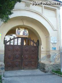 [P02] Curtea de Arges - Intrarea in Curtea Domneasca » foto by magdalena
 - 
<span class="allrVoted glyphicon glyphicon-heart hidden" id="av66164"></span>
<a class="m-l-10 hidden" id="sv66164" onclick="voting_Foto_DelVot(,66164,4208)" role="button">șterge vot <span class="glyphicon glyphicon-remove"></span></a>
<a id="v966164" class=" c-red"  onclick="voting_Foto_SetVot(66164)" role="button"><span class="glyphicon glyphicon-heart-empty"></span> <b>LIKE</b> = Votează poza</a> <img class="hidden"  id="f66164W9" src="/imagini/loader.gif" border="0" /><span class="AjErrMes hidden" id="e66164ErM"></span>