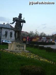 [P05] Curtea de Arges - statuia lui Basarab » foto by magdalena
 - 
<span class="allrVoted glyphicon glyphicon-heart hidden" id="av66169"></span>
<a class="m-l-10 hidden" id="sv66169" onclick="voting_Foto_DelVot(,66169,4208)" role="button">șterge vot <span class="glyphicon glyphicon-remove"></span></a>
<a id="v966169" class=" c-red"  onclick="voting_Foto_SetVot(66169)" role="button"><span class="glyphicon glyphicon-heart-empty"></span> <b>LIKE</b> = Votează poza</a> <img class="hidden"  id="f66169W9" src="/imagini/loader.gif" border="0" /><span class="AjErrMes hidden" id="e66169ErM"></span>