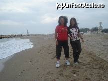 [P35] Noi pe plaja pustie din Costinestiul de sfarsit de septembrie » foto by ileanaxperta*
 - 
<span class="allrVoted glyphicon glyphicon-heart hidden" id="av144083"></span>
<a class="m-l-10 hidden" id="sv144083" onclick="voting_Foto_DelVot(,144083,4210)" role="button">șterge vot <span class="glyphicon glyphicon-remove"></span></a>
<a id="v9144083" class=" c-red"  onclick="voting_Foto_SetVot(144083)" role="button"><span class="glyphicon glyphicon-heart-empty"></span> <b>LIKE</b> = Votează poza</a> <img class="hidden"  id="f144083W9" src="/imagini/loader.gif" border="0" /><span class="AjErrMes hidden" id="e144083ErM"></span>