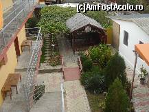 [P04] Vedere de sus, cu gradina, foisorul principal si cu cararea din piatra de pavaj, cu model de ancora :)... » foto by ileanaxperta*
 - 
<span class="allrVoted glyphicon glyphicon-heart hidden" id="av144047"></span>
<a class="m-l-10 hidden" id="sv144047" onclick="voting_Foto_DelVot(,144047,4210)" role="button">șterge vot <span class="glyphicon glyphicon-remove"></span></a>
<a id="v9144047" class=" c-red"  onclick="voting_Foto_SetVot(144047)" role="button"><span class="glyphicon glyphicon-heart-empty"></span> <b>LIKE</b> = Votează poza</a> <img class="hidden"  id="f144047W9" src="/imagini/loader.gif" border="0" /><span class="AjErrMes hidden" id="e144047ErM"></span>