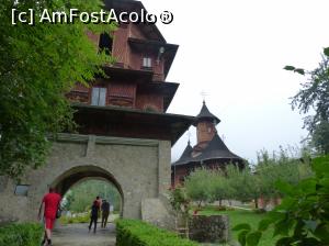 [P01] Turnul clopotniței: la etaj se observa chilia si mai sus clopotnita. In dreapta - biserica » foto by fredutza
 - 
<span class="allrVoted glyphicon glyphicon-heart hidden" id="av991341"></span>
<a class="m-l-10 hidden" id="sv991341" onclick="voting_Foto_DelVot(,991341,4213)" role="button">șterge vot <span class="glyphicon glyphicon-remove"></span></a>
<a id="v9991341" class=" c-red"  onclick="voting_Foto_SetVot(991341)" role="button"><span class="glyphicon glyphicon-heart-empty"></span> <b>LIKE</b> = Votează poza</a> <img class="hidden"  id="f991341W9" src="/imagini/loader.gif" border="0" /><span class="AjErrMes hidden" id="e991341ErM"></span>