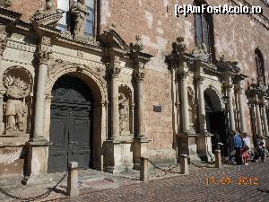 [P12] Riga - Biserica Sf. Petru, portalurile de la intrare. » foto by iulianic
 - 
<span class="allrVoted glyphicon glyphicon-heart hidden" id="av598515"></span>
<a class="m-l-10 hidden" id="sv598515" onclick="voting_Foto_DelVot(,598515,4214)" role="button">șterge vot <span class="glyphicon glyphicon-remove"></span></a>
<a id="v9598515" class=" c-red"  onclick="voting_Foto_SetVot(598515)" role="button"><span class="glyphicon glyphicon-heart-empty"></span> <b>LIKE</b> = Votează poza</a> <img class="hidden"  id="f598515W9" src="/imagini/loader.gif" border="0" /><span class="AjErrMes hidden" id="e598515ErM"></span>
