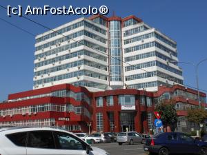 [P13] Pitești - Construcții moderne în centrul orașului. » foto by iulianic
 - 
<span class="allrVoted glyphicon glyphicon-heart hidden" id="av1380605"></span>
<a class="m-l-10 hidden" id="sv1380605" onclick="voting_Foto_DelVot(,1380605,4219)" role="button">șterge vot <span class="glyphicon glyphicon-remove"></span></a>
<a id="v91380605" class=" c-red"  onclick="voting_Foto_SetVot(1380605)" role="button"><span class="glyphicon glyphicon-heart-empty"></span> <b>LIKE</b> = Votează poza</a> <img class="hidden"  id="f1380605W9" src="/imagini/loader.gif" border="0" /><span class="AjErrMes hidden" id="e1380605ErM"></span>