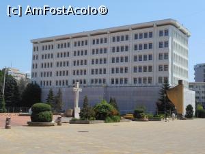 [P18] Pitești - Prefectura Argeș și Crucea de comemorare a Eroilor Revoluției Române. » foto by iulianic
 - 
<span class="allrVoted glyphicon glyphicon-heart hidden" id="av1380610"></span>
<a class="m-l-10 hidden" id="sv1380610" onclick="voting_Foto_DelVot(,1380610,4219)" role="button">șterge vot <span class="glyphicon glyphicon-remove"></span></a>
<a id="v91380610" class=" c-red"  onclick="voting_Foto_SetVot(1380610)" role="button"><span class="glyphicon glyphicon-heart-empty"></span> <b>LIKE</b> = Votează poza</a> <img class="hidden"  id="f1380610W9" src="/imagini/loader.gif" border="0" /><span class="AjErrMes hidden" id="e1380610ErM"></span>