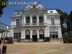 [P03] Pitești - Teatrul Victoriei și chipul lui Sebastian Papaiani. » foto by iulianic
 - 
<span class="allrVoted glyphicon glyphicon-heart hidden" id="av1380595"></span>
<a class="m-l-10 hidden" id="sv1380595" onclick="voting_Foto_DelVot(,1380595,4219)" role="button">șterge vot <span class="glyphicon glyphicon-remove"></span></a>
<a id="v91380595" class=" c-red"  onclick="voting_Foto_SetVot(1380595)" role="button"><span class="glyphicon glyphicon-heart-empty"></span> <b>LIKE</b> = Votează poza</a> <img class="hidden"  id="f1380595W9" src="/imagini/loader.gif" border="0" /><span class="AjErrMes hidden" id="e1380595ErM"></span>