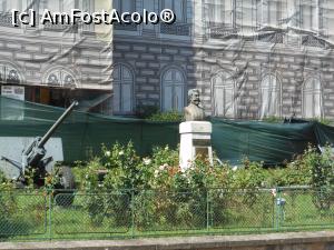 [P08] Pitești - Bustul lui Ion I. C. Brătianu în fața Muzeului Județean Argeș. » foto by iulianic
 - 
<span class="allrVoted glyphicon glyphicon-heart hidden" id="av1380600"></span>
<a class="m-l-10 hidden" id="sv1380600" onclick="voting_Foto_DelVot(,1380600,4219)" role="button">șterge vot <span class="glyphicon glyphicon-remove"></span></a>
<a id="v91380600" class=" c-red"  onclick="voting_Foto_SetVot(1380600)" role="button"><span class="glyphicon glyphicon-heart-empty"></span> <b>LIKE</b> = Votează poza</a> <img class="hidden"  id="f1380600W9" src="/imagini/loader.gif" border="0" /><span class="AjErrMes hidden" id="e1380600ErM"></span>