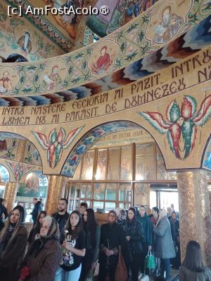 [P17] La rând pentru trecerea pe sub masa Sfântului Epitaf » foto by Michi
 - 
<span class="allrVoted glyphicon glyphicon-heart hidden" id="av1438487"></span>
<a class="m-l-10 hidden" id="sv1438487" onclick="voting_Foto_DelVot(,1438487,4219)" role="button">șterge vot <span class="glyphicon glyphicon-remove"></span></a>
<a id="v91438487" class=" c-red"  onclick="voting_Foto_SetVot(1438487)" role="button"><span class="glyphicon glyphicon-heart-empty"></span> <b>LIKE</b> = Votează poza</a> <img class="hidden"  id="f1438487W9" src="/imagini/loader.gif" border="0" /><span class="AjErrMes hidden" id="e1438487ErM"></span>