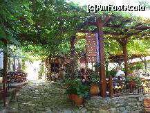 [P48] Taverne in piata centrala » foto by ionescunic
 - 
<span class="allrVoted glyphicon glyphicon-heart hidden" id="av237831"></span>
<a class="m-l-10 hidden" id="sv237831" onclick="voting_Foto_DelVot(,237831,4228)" role="button">șterge vot <span class="glyphicon glyphicon-remove"></span></a>
<a id="v9237831" class=" c-red"  onclick="voting_Foto_SetVot(237831)" role="button"><span class="glyphicon glyphicon-heart-empty"></span> <b>LIKE</b> = Votează poza</a> <img class="hidden"  id="f237831W9" src="/imagini/loader.gif" border="0" /><span class="AjErrMes hidden" id="e237831ErM"></span>