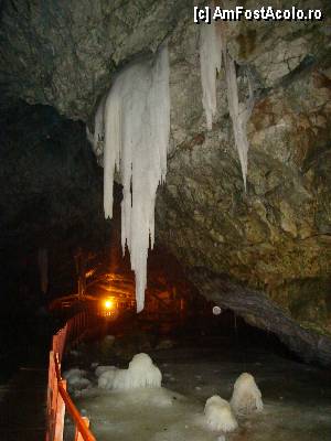 [P23] Stalactite de gheață.  » foto by Utube
 - 
<span class="allrVoted glyphicon glyphicon-heart hidden" id="av415353"></span>
<a class="m-l-10 hidden" id="sv415353" onclick="voting_Foto_DelVot(,415353,4234)" role="button">șterge vot <span class="glyphicon glyphicon-remove"></span></a>
<a id="v9415353" class=" c-red"  onclick="voting_Foto_SetVot(415353)" role="button"><span class="glyphicon glyphicon-heart-empty"></span> <b>LIKE</b> = Votează poza</a> <img class="hidden"  id="f415353W9" src="/imagini/loader.gif" border="0" /><span class="AjErrMes hidden" id="e415353ErM"></span>