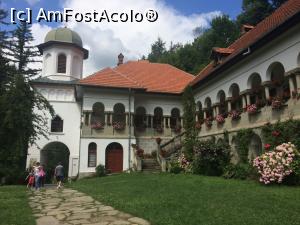 [P31] Hotel Orizont Cozia. Manastirea Turnu.  » foto by Floria
 - 
<span class="allrVoted glyphicon glyphicon-heart hidden" id="av1034956"></span>
<a class="m-l-10 hidden" id="sv1034956" onclick="voting_Foto_DelVot(,1034956,4242)" role="button">șterge vot <span class="glyphicon glyphicon-remove"></span></a>
<a id="v91034956" class=" c-red"  onclick="voting_Foto_SetVot(1034956)" role="button"><span class="glyphicon glyphicon-heart-empty"></span> <b>LIKE</b> = Votează poza</a> <img class="hidden"  id="f1034956W9" src="/imagini/loader.gif" border="0" /><span class="AjErrMes hidden" id="e1034956ErM"></span>