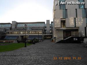 [P16] Dublin - Trinity College, cladirile nou ale universitatii.  » foto by Diaura*
 - 
<span class="allrVoted glyphicon glyphicon-heart hidden" id="av395457"></span>
<a class="m-l-10 hidden" id="sv395457" onclick="voting_Foto_DelVot(,395457,4261)" role="button">șterge vot <span class="glyphicon glyphicon-remove"></span></a>
<a id="v9395457" class=" c-red"  onclick="voting_Foto_SetVot(395457)" role="button"><span class="glyphicon glyphicon-heart-empty"></span> <b>LIKE</b> = Votează poza</a> <img class="hidden"  id="f395457W9" src="/imagini/loader.gif" border="0" /><span class="AjErrMes hidden" id="e395457ErM"></span>