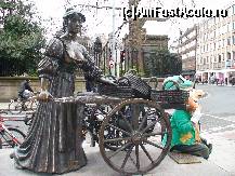 [P33] „Păpuşica” cu căruciorul, Molly Malone, deşi nu a existat vreodată, a murit fix pe 13 iunie 1699. Şi uite aşa si-au mai tras irlandezii o zi liberă!  » foto by Silviu Lache
 - 
<span class="allrVoted glyphicon glyphicon-heart hidden" id="av411044"></span>
<a class="m-l-10 hidden" id="sv411044" onclick="voting_Foto_DelVot(,411044,4261)" role="button">șterge vot <span class="glyphicon glyphicon-remove"></span></a>
<a id="v9411044" class=" c-red"  onclick="voting_Foto_SetVot(411044)" role="button"><span class="glyphicon glyphicon-heart-empty"></span> <b>LIKE</b> = Votează poza</a> <img class="hidden"  id="f411044W9" src="/imagini/loader.gif" border="0" /><span class="AjErrMes hidden" id="e411044ErM"></span>