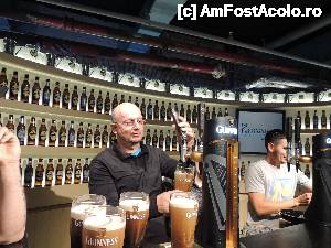 [P02] Doritorii pot urma un curs de turnare a unei pinte de bere in
paharele speciale. Cei mai buni obtin o diploma semnata de oficilitati care atesta 'calificarea'.  » foto by EmilianM
 - 
<span class="allrVoted glyphicon glyphicon-heart hidden" id="av479039"></span>
<a class="m-l-10 hidden" id="sv479039" onclick="voting_Foto_DelVot(,479039,4261)" role="button">șterge vot <span class="glyphicon glyphicon-remove"></span></a>
<a id="v9479039" class=" c-red"  onclick="voting_Foto_SetVot(479039)" role="button"><span class="glyphicon glyphicon-heart-empty"></span> <b>LIKE</b> = Votează poza</a> <img class="hidden"  id="f479039W9" src="/imagini/loader.gif" border="0" /><span class="AjErrMes hidden" id="e479039ErM"></span>