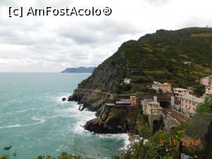 [P09] De sus, gara din Riomaggiore şi celebra potecă închisă Via dell' Amorre ce mărgineşte muntele » foto by irinad
 - 
<span class="allrVoted glyphicon glyphicon-heart hidden" id="av1134404"></span>
<a class="m-l-10 hidden" id="sv1134404" onclick="voting_Foto_DelVot(,1134404,4285)" role="button">șterge vot <span class="glyphicon glyphicon-remove"></span></a>
<a id="v91134404" class=" c-red"  onclick="voting_Foto_SetVot(1134404)" role="button"><span class="glyphicon glyphicon-heart-empty"></span> <b>LIKE</b> = Votează poza</a> <img class="hidden"  id="f1134404W9" src="/imagini/loader.gif" border="0" /><span class="AjErrMes hidden" id="e1134404ErM"></span>