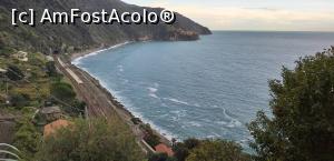 [P11] Imagine din satul Corniglia asupra căii ferate. În depărtare se poate observa satul Manarola » foto by irinad
 - 
<span class="allrVoted glyphicon glyphicon-heart hidden" id="av1139785"></span>
<a class="m-l-10 hidden" id="sv1139785" onclick="voting_Foto_DelVot(,1139785,4285)" role="button">șterge vot <span class="glyphicon glyphicon-remove"></span></a>
<a id="v91139785" class=" c-red"  onclick="voting_Foto_SetVot(1139785)" role="button"><span class="glyphicon glyphicon-heart-empty"></span> <b>LIKE</b> = Votează poza</a> <img class="hidden"  id="f1139785W9" src="/imagini/loader.gif" border="0" /><span class="AjErrMes hidden" id="e1139785ErM"></span>