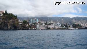 [P09] Hotelurile de la Reid's Palace spre centru; toate sunt construite prin anii '60-'70, au cred 5 stele si tarife prohibitive; la unul din ele si-a facut Margaret Thatcher luna de miere » foto by DanCld
 - 
<span class="allrVoted glyphicon glyphicon-heart hidden" id="av362551"></span>
<a class="m-l-10 hidden" id="sv362551" onclick="voting_Foto_DelVot(,362551,4289)" role="button">șterge vot <span class="glyphicon glyphicon-remove"></span></a>
<a id="v9362551" class=" c-red"  onclick="voting_Foto_SetVot(362551)" role="button"><span class="glyphicon glyphicon-heart-empty"></span> <b>LIKE</b> = Votează poza</a> <img class="hidden"  id="f362551W9" src="/imagini/loader.gif" border="0" /><span class="AjErrMes hidden" id="e362551ErM"></span>
