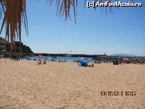 [P06] Plaja din Machico, aproape de aeroport, cu nisip de import. 
Plaja este destul de mica, iar dupa spusele ghidului nostru, foarte aglomerata in weekend.  » foto by Sandibell
 - 
<span class="allrVoted glyphicon glyphicon-heart hidden" id="av646883"></span>
<a class="m-l-10 hidden" id="sv646883" onclick="voting_Foto_DelVot(,646883,4289)" role="button">șterge vot <span class="glyphicon glyphicon-remove"></span></a>
<a id="v9646883" class=" c-red"  onclick="voting_Foto_SetVot(646883)" role="button"><span class="glyphicon glyphicon-heart-empty"></span> <b>LIKE</b> = Votează poza</a> <img class="hidden"  id="f646883W9" src="/imagini/loader.gif" border="0" /><span class="AjErrMes hidden" id="e646883ErM"></span>