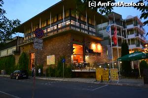 [P07] intrare hotel » foto by gmarius
 - 
<span class="allrVoted glyphicon glyphicon-heart hidden" id="av583085"></span>
<a class="m-l-10 hidden" id="sv583085" onclick="voting_Foto_DelVot(,583085,4294)" role="button">șterge vot <span class="glyphicon glyphicon-remove"></span></a>
<a id="v9583085" class=" c-red"  onclick="voting_Foto_SetVot(583085)" role="button"><span class="glyphicon glyphicon-heart-empty"></span> <b>LIKE</b> = Votează poza</a> <img class="hidden"  id="f583085W9" src="/imagini/loader.gif" border="0" /><span class="AjErrMes hidden" id="e583085ErM"></span>