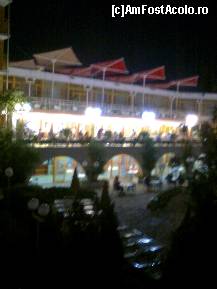 [P22] terasa lobby bar si snack barul..seara..destul de plin poza facuta din camera.. » foto by VIO
 - 
<span class="allrVoted glyphicon glyphicon-heart hidden" id="av109173"></span>
<a class="m-l-10 hidden" id="sv109173" onclick="voting_Foto_DelVot(,109173,4294)" role="button">șterge vot <span class="glyphicon glyphicon-remove"></span></a>
<a id="v9109173" class=" c-red"  onclick="voting_Foto_SetVot(109173)" role="button"><span class="glyphicon glyphicon-heart-empty"></span> <b>LIKE</b> = Votează poza</a> <img class="hidden"  id="f109173W9" src="/imagini/loader.gif" border="0" /><span class="AjErrMes hidden" id="e109173ErM"></span>